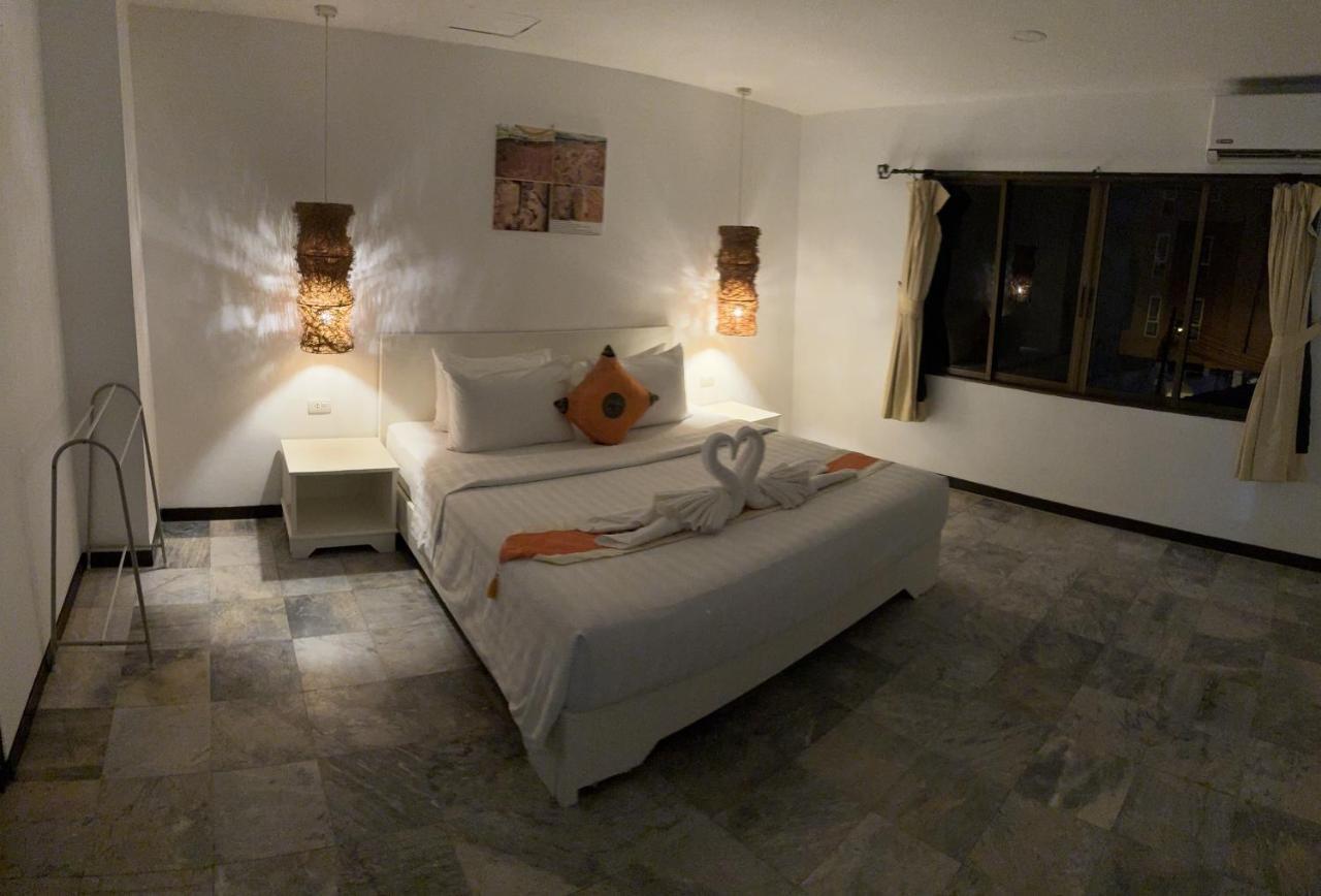 Istanbul Boutique Hotel Patong Exterior photo